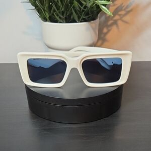 KARL LARGERFELD WHITE SUNGLASSES